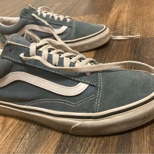 these vans are slightly used but are in decent condition. super comfy and cute!